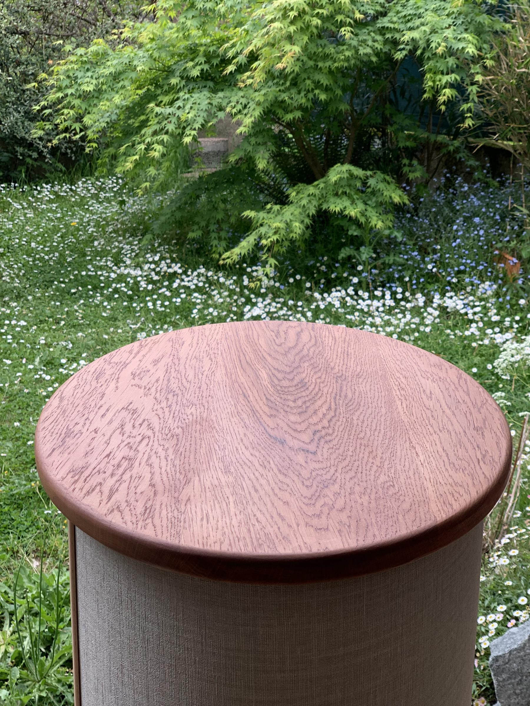 Détail des plateaux des banques d'accueil du Wellness Thaï & Spa en bois massif huilé avec du Rubio. Design Jérôme Barrier. Mobilier sur mesure en Loire-Atlantique. 