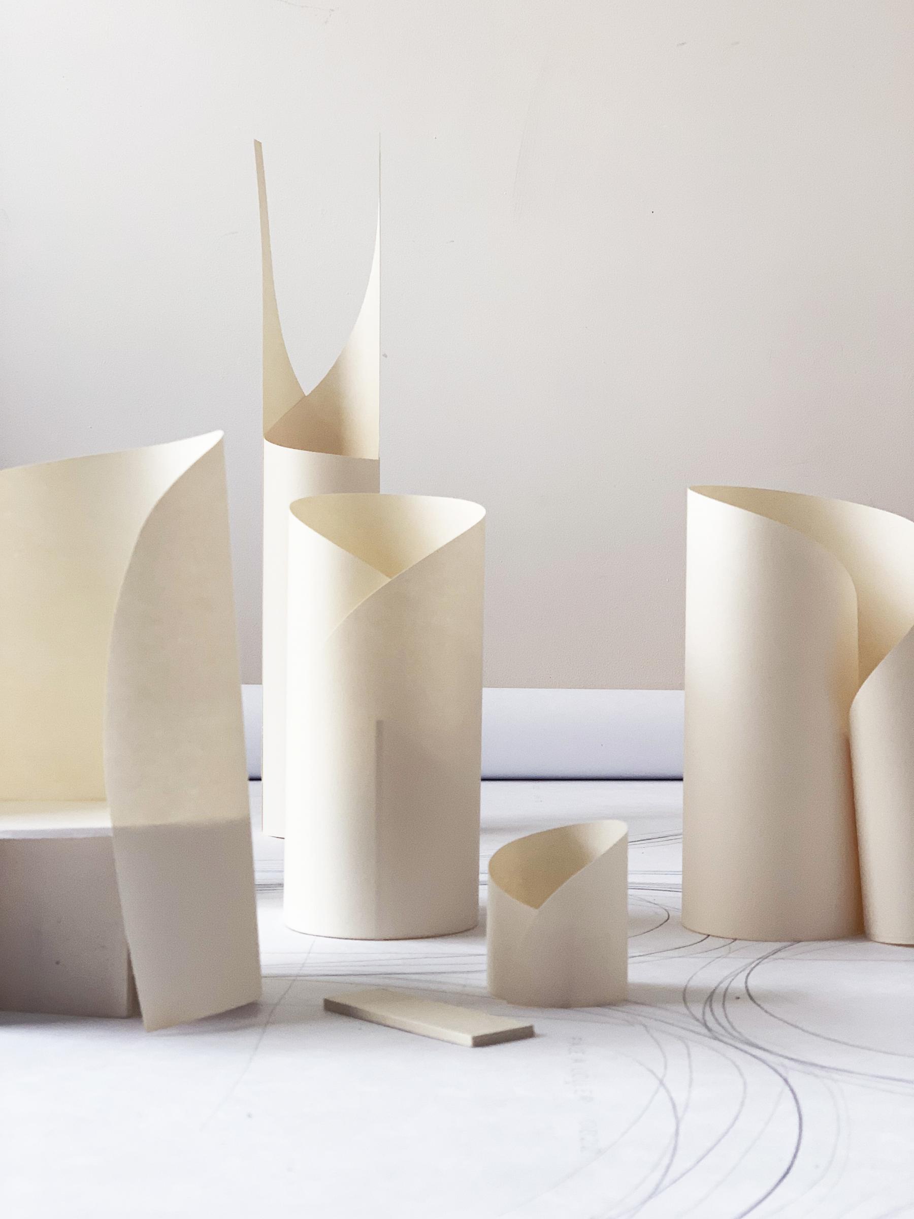 Recherche de design en maquette de papier pour les 2 banques d'accueil du Wellness Thaï & Spa. Design recherche. Mobilier sur mesure en Loire Atlantique. 